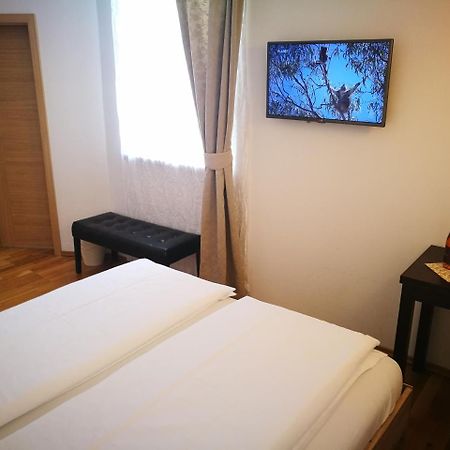 Mondina Guest House โพสโตยนา ภายนอก รูปภาพ