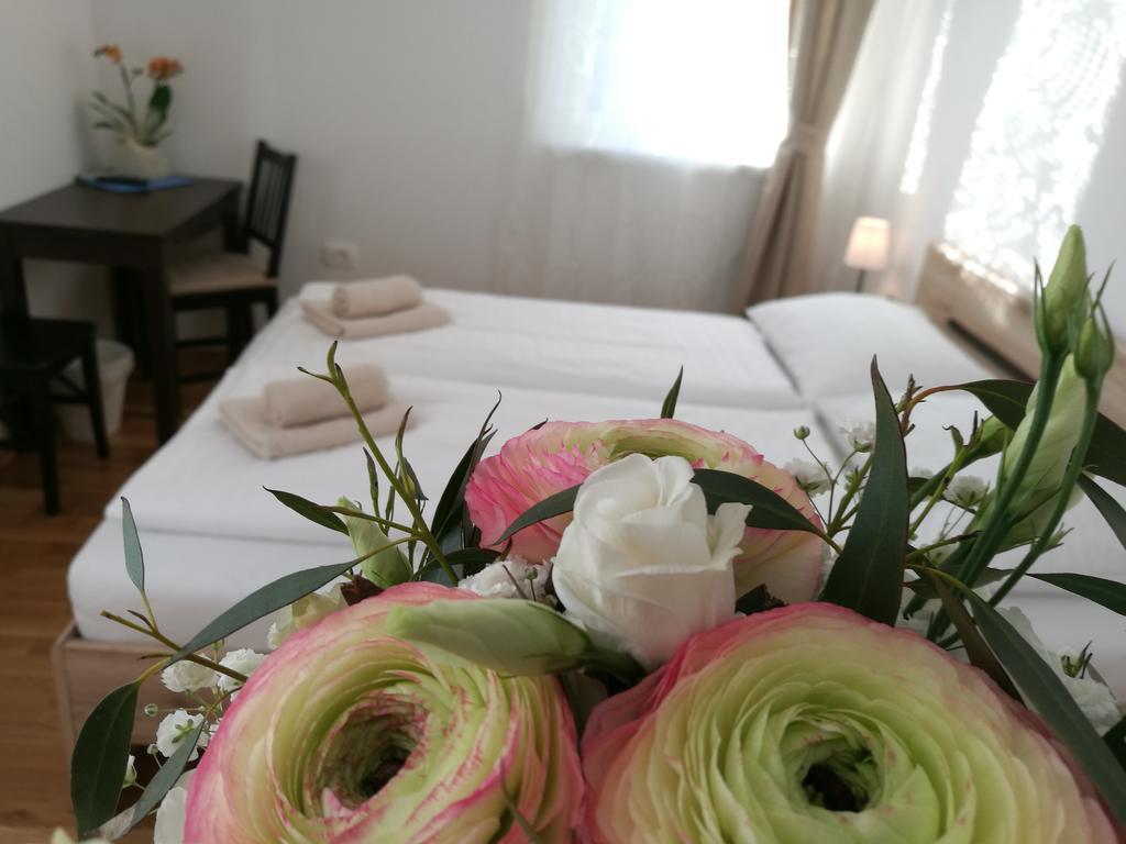 Mondina Guest House โพสโตยนา ภายนอก รูปภาพ