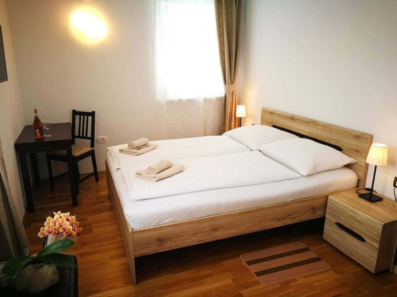 Mondina Guest House โพสโตยนา ภายนอก รูปภาพ