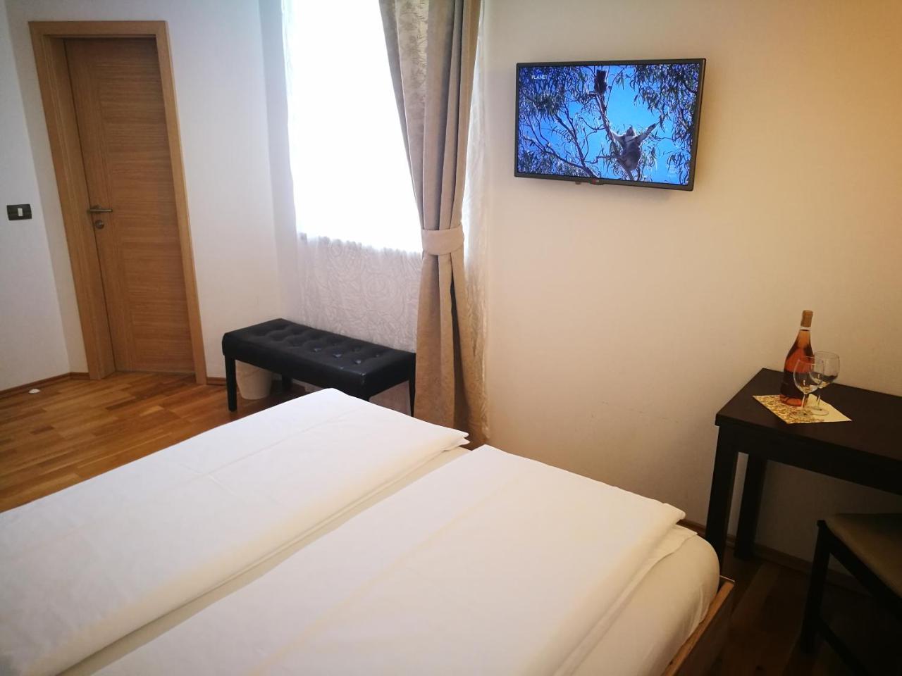 Mondina Guest House โพสโตยนา ภายนอก รูปภาพ